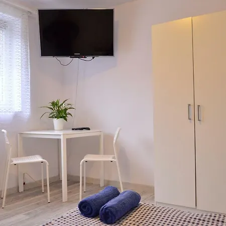 Apartment White *